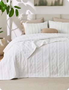 lot 3356 image: Bedsure PureWoven 100% Cotton Quilt Set, King Bedspread, White