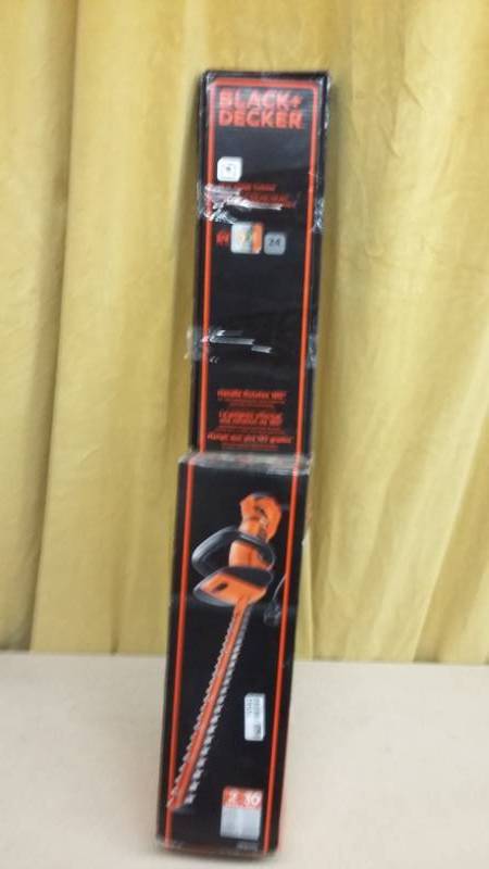 lot 10562 image: B&D Electric Hedge Trimmer in Box