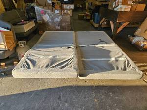 lot 107 image: King Split Or 2 Twin Size Adjustable Bed Frames NO Power Supply
