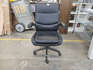 lot 538 image: La-Z-Boy High Back Height Adjustment and 360 Degree Swivel Office Desk Chair, Black ASSEMBLED