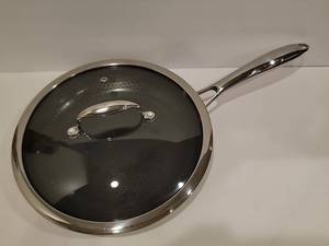 lot 1005 image: $158 HexClad 10 Hybrid Nonstick Frying Pan with Lid, Dishwasher & Oven Safe  Stay-Cool Handles, Dishwasher and Oven Safe up to 900 F, Compatible with All Cooktops