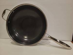 lot 1006 image: $167 HexClad 12 Hybrid Nonstick Wok, Dishwasher and Oven Safe, Induction-Ready  Stay-Cool Handles, Dishwasher and Oven Safe up to 900 F, Compatible with All Cooktops