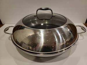 lot 1007 image: Hexclad Hybrid Pan with Lid 14