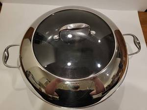lot 1043 image: Hexclad Hybrid Pan with Lid 14