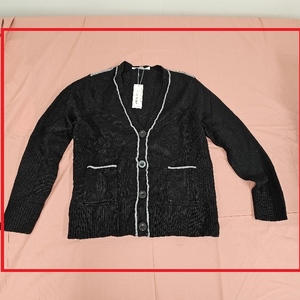 lot 3116 image: Cardigan sweater with buttons Black Medium