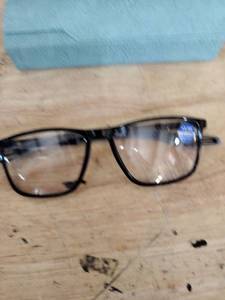 lot 2007 image: Black glasses Plus 3.00
