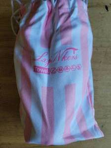 lot 20219 image: LacjNkers Striped Microfiber Towel with Drawstring Bag