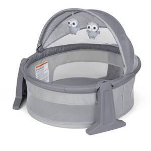 lot 5723 image: Safety 1st Sleepy Traveler Bassinet Portable Baby Bed - Dreamscape