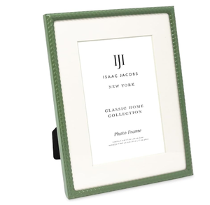 lot 20415 image: Isaac Jacobs Photo Frame 6 in x 8 in Matted to 4 in x 6 in - Stock image may not match actual product images