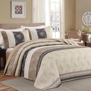 lot 9256 image: DJY King Quilt Set, Boho Lightweight Striped Bedspread Coverlet Set, Beige