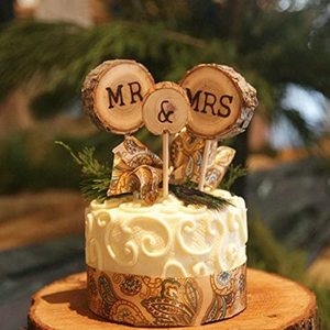 lot 12448 image: Cutemini Natural Wood Mr & Mrs Cake Toppers