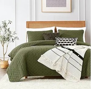 lot 5845 image: King Size Quilt Set Soft Comfortable Fabric
