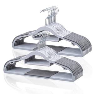 lot 5893 image: Tonswachic Pack of 30 Plastic Coat Hangers, Non-Slip