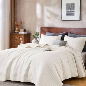 lot 11912 image: Down Home Queen Quilt Bedding Set, 86x90