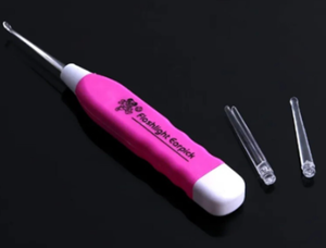 lot 8470 image: Ear pick with LED light Green - Stock image may not match actual product image