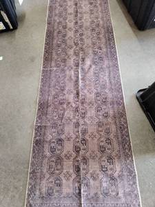 lot 1395 image: Runner Rug pproximately 120 X 30in