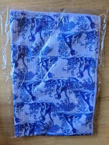 lot 20110 image: Blue and White Patterned Dish Towel