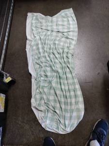 lot 2212 image: White and green baby bed checkered comforter approximately 5 ft by 2 ft