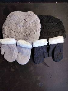 lot 14028 image: Childrens Knit Hats and Mittens Lot 6 Pieces 1-3 Years