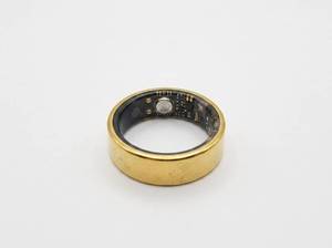 lot 12394 image: Gold Tone Smart Ring Size 12