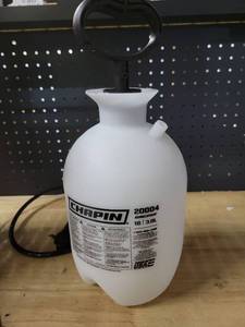 lot 19876 image: Chapin 20004 Sprayer 1 Gallon 3.8L