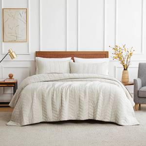 lot 11154 image: Palassio Cotton Quilt Twin Size Bedding Set with Pillow Sham