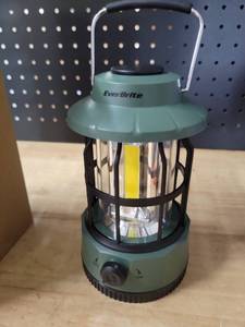 lot 20004 image: EverBrite Camping Lantern 200 Lumens