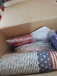 lot 1710 image: American Theme Tableware Set Decorations, Serves 50