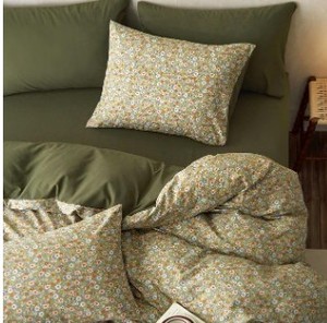 lot 19987 image: Wake In Cloud - Floral Duvet Cover Set, Cute Vintage Flower Cottagecore Aesthetic for Women Teen Girls, Soft Lightweight Bedding, 3-Piece, Olive Green, Queen Size