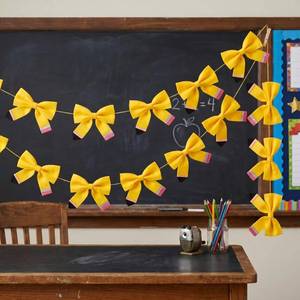 lot 4137 image: Tegeme Felt Pencil Garland Welcome Back to School Bow Baner 9.2ft