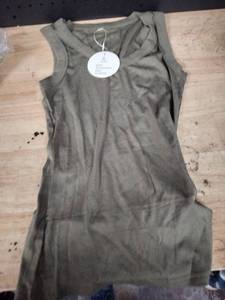 lot 2454 image: Ladies green tank top size small