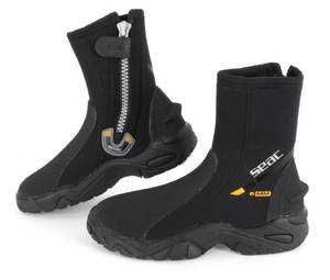 lot 9707 image: SEAC Pro HD, 6mm Neoprene Wetsuit Boots with Side Zipper