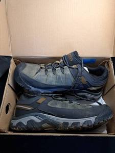 lot 13865 image: Keen Hiking Boots Gray & Navy w Gold Accents Sz. 11