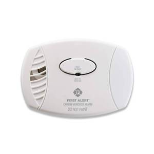 lot 2195 image: FIRST ALERT CO605 Plug-in Carbon Monoxide Detector with Battery Backup, White