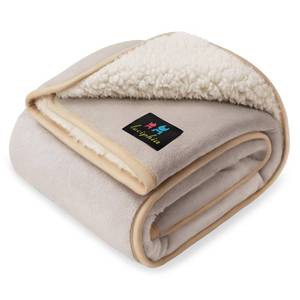 lot 7220 image: Luciphia Waterproof Blanket for Large Dog, Reversible Sherpa Couch Cover