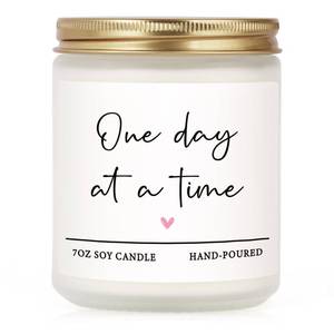 lot 12189 image: Shqiueos Lavender Scent Candle 7 oz