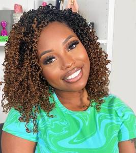 lot 14388 image: Aksice Pre-Looped Yanky Twist Crochet Hair 10in 8-Pack