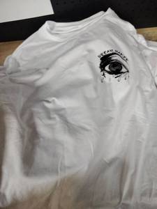lot 2341 image: Multicolor t-shirt pack says XXL dream on t-shirts