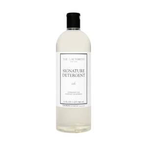 lot 2447 image: The Laundress Signature Luxury Laundry Detergent, Isle Fragrance, 31 Loads