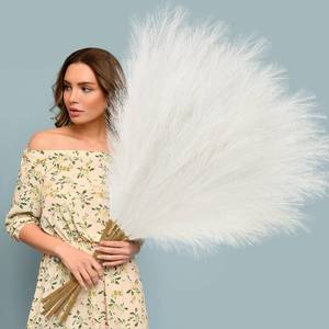 lot 8102 image: Ouddy Decor 8 Pcs 3897cm Tall Faux Large Pampas Grass Decor, Ivory