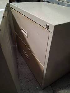 lot 4 image: Set of 3 filing cabinets