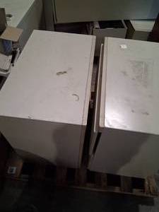 lot 6 image: 2 small filing cabinets