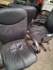 lot 26 image: Set of 5 rolling office chairs. Black