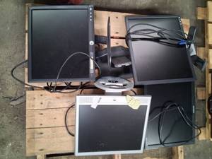 lot 30 image: Set of 4 computer monitors