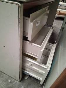 lot 37 image: 3 drawer desk
