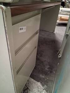 lot 38 image: 3 drawer desk
