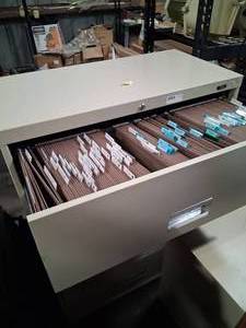 lot 43 image: 4 drawer filing cabinet