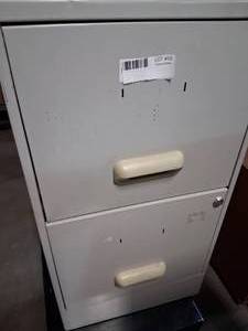 lot 53 image: 2 small filing cabinets