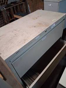 lot 55 image: Large 4 drawer filing cabinet