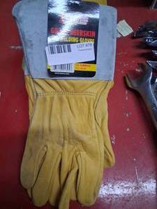 lot 79 image: Set of 7 welding gloves